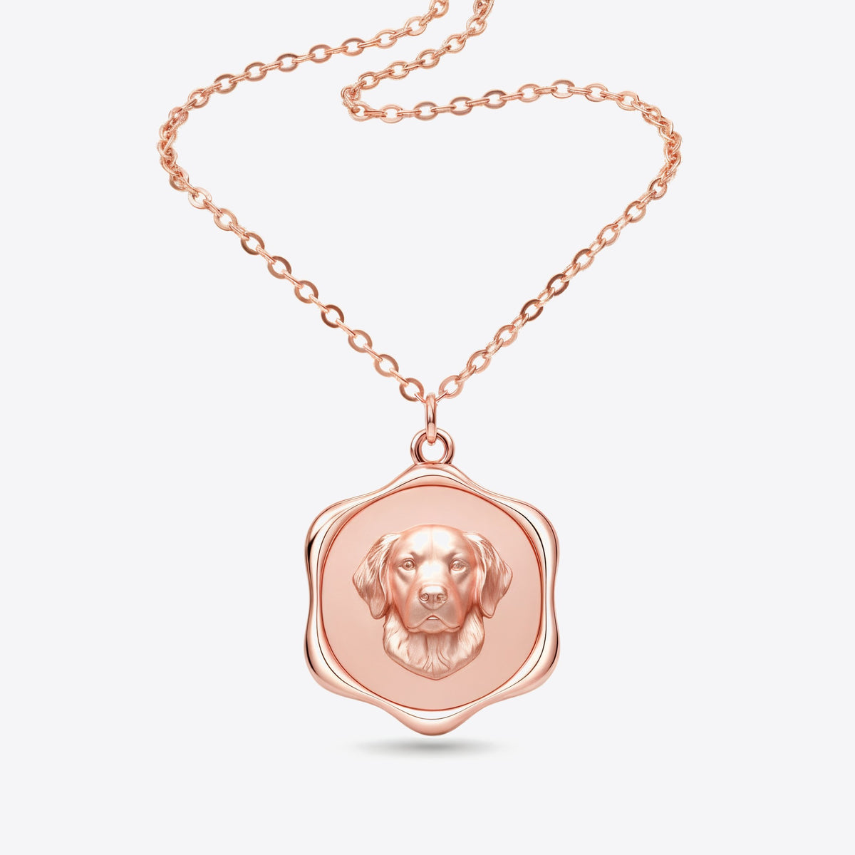 Six-lobed portrait medallion in 18K rose gold vermeil